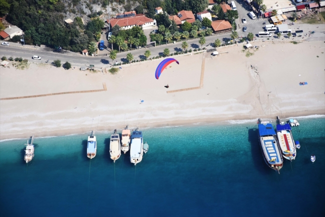 Ölüdeniz paraşüt tutkunlarına ev sahipliği yapıyor