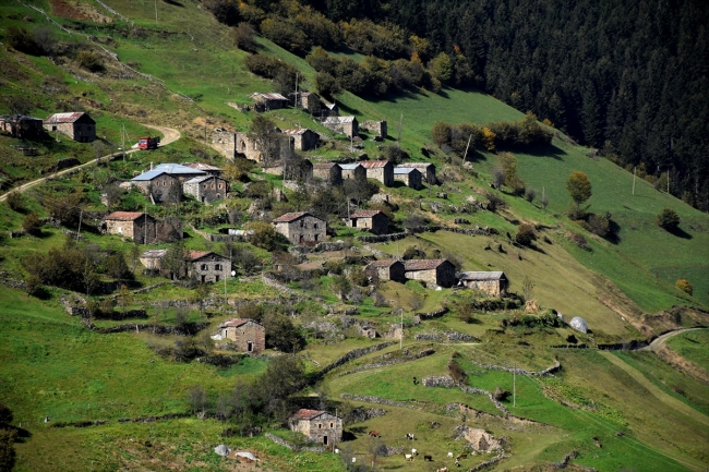 Tarihi yapıları ve doğal güzellikleriyle Santa Antik Kenti