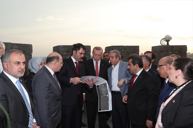 Cumhurbaşkanı Erdoğan Sur'da incelemelerde bulundu
