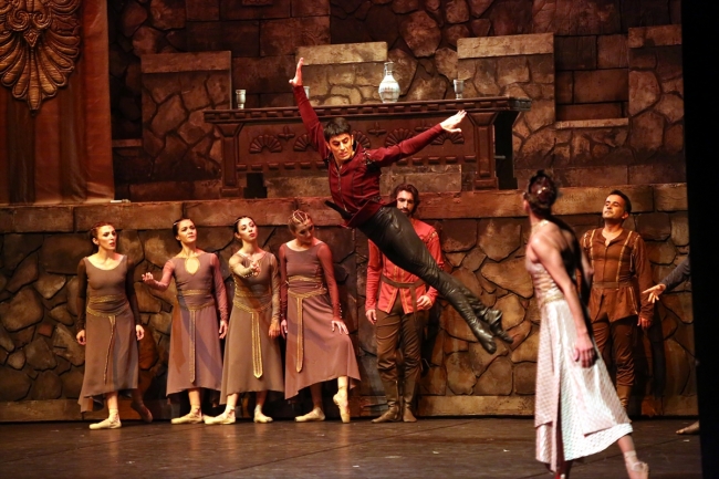 Mersin'de "Hamlet" balesi sahneledi