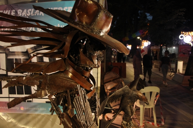 Üniversite öğrencileri hurda malzemeleri sanat eserine dönüştürüyor