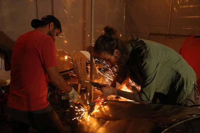 Üniversite öğrencileri hurda malzemeleri sanat eserine dönüştürüyor