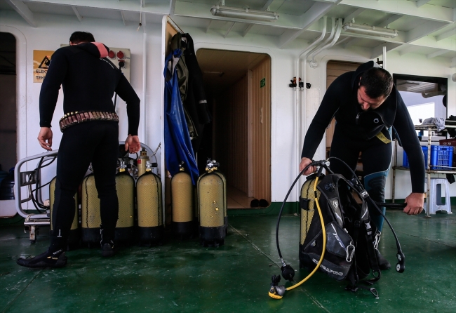 Balık çiftliklerinin dalgıçları ömürlerini su altında geçiriyor