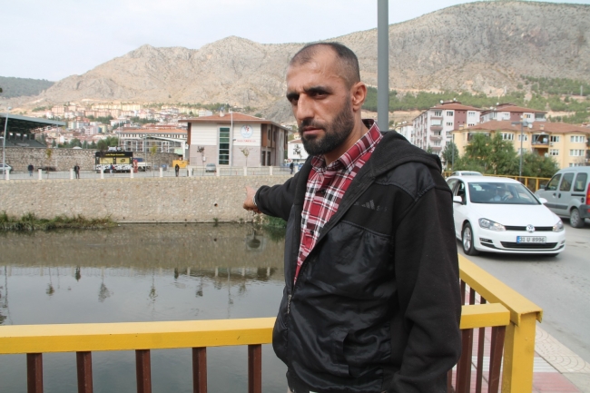 Amasya'da nehre düşen araçtaki aileyi kurtardı