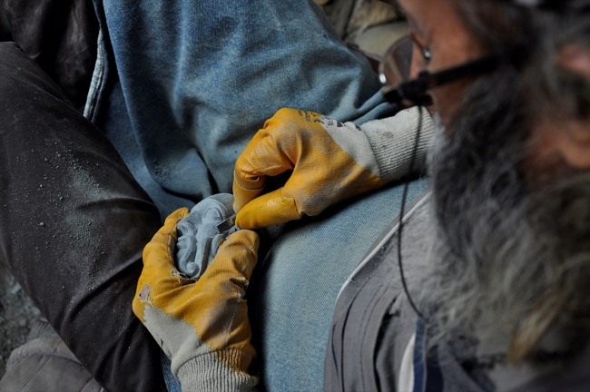 62 yıldır taşları işleyerek geçimini sağlıyor