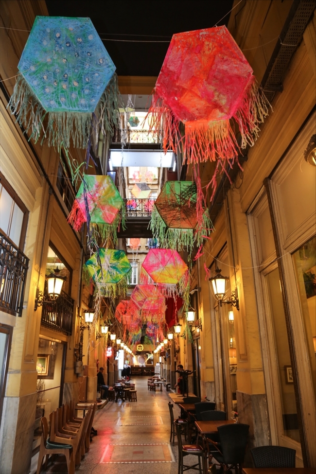 Asırlık Suriye Pasajı uçurtmalarla süslendi