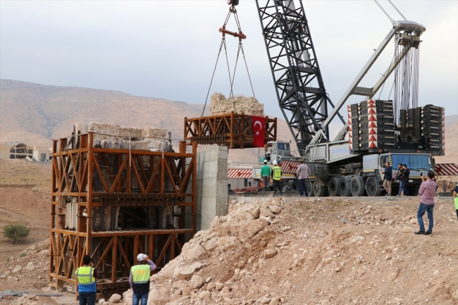 Hasankeyf Kalesi orta kapısının taşınma işlemi tamamlandı