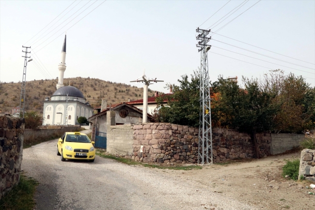 Çankırı'nın uçaklı köyü görenlerin ilgisini çekiyor