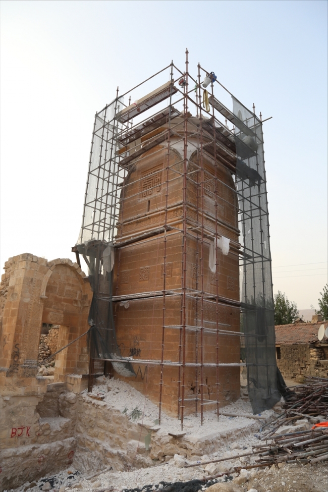 611 yıllık Süleyman Han Camii'nin minaresi taşınıyor