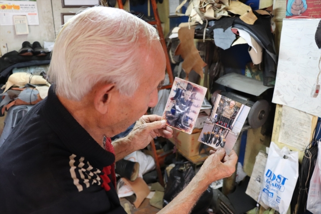 83 yaşındaki ayakkabı ustası müşterilerinin ayak ölçülerini arşivinde saklıyor