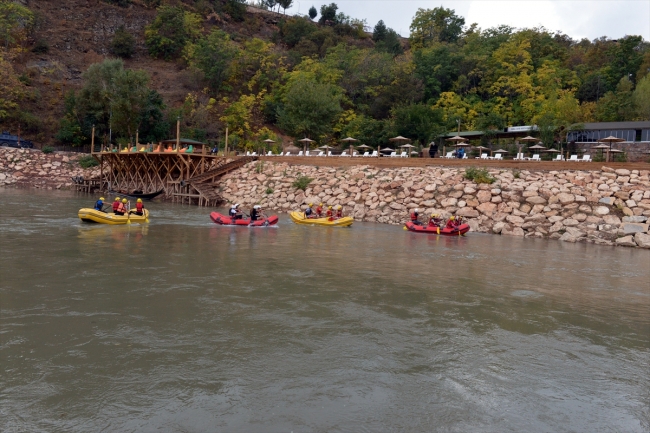Türkiye'nin ilk rafting eğitim merkezi Tunceli'de açıldı