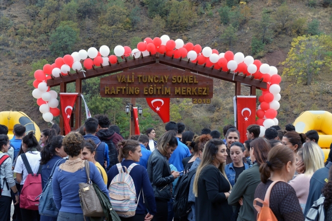 Türkiye'nin ilk rafting eğitim merkezi Tunceli'de açıldı