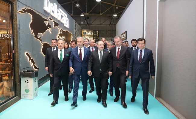 Bakan Varank: Sanayimiz finansal saldırılara rağmen büyümeye devam ediyor