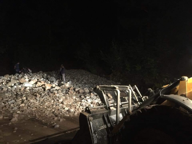 Antalya'da midibüs heyelana kapıldı: 1 ölü