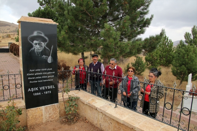 Aşık Veysel 124. doğum gününde anılıyor