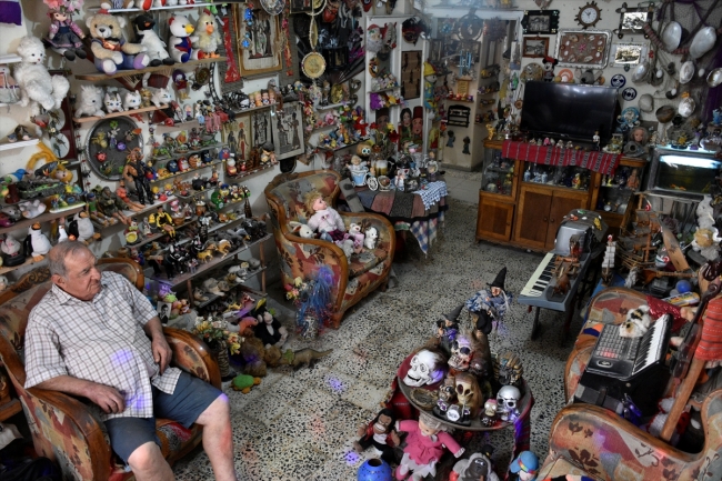 Hatay'da yaşadığı evi 56 yıldır biriktirdiği oyuncaklarla donattı