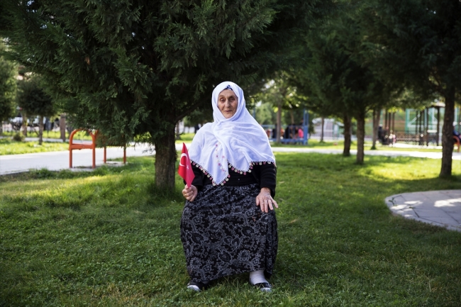 Cumhuriyetin koca çınarları ay yıldızlı bayrağın altında gururla yaşıyor