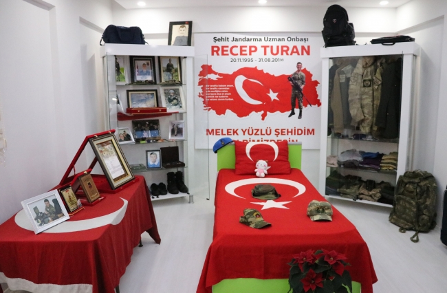 Şehit evlatlarının hatıralarını özel odada saklıyorlar