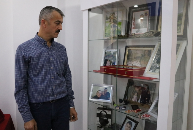 Şehit evlatlarının hatıralarını özel odada saklıyorlar