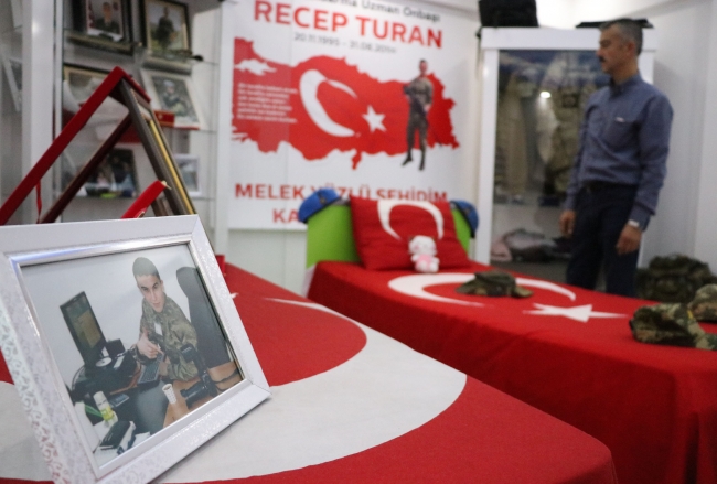 Şehit evlatlarının hatıralarını özel odada saklıyorlar