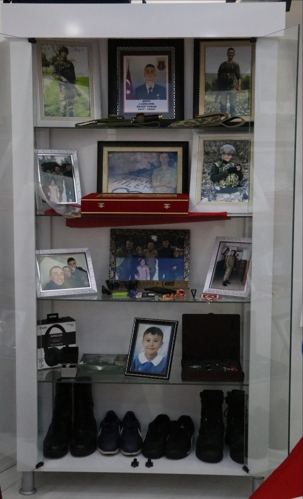 Şehit evlatlarının hatıralarını özel odada saklıyorlar