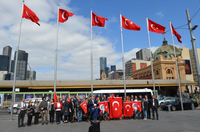 Avustralya’da gönderlere Türk bayrağı çekildi