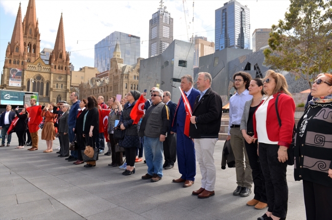 Avustralya’da gönderlere Türk bayrağı çekildi