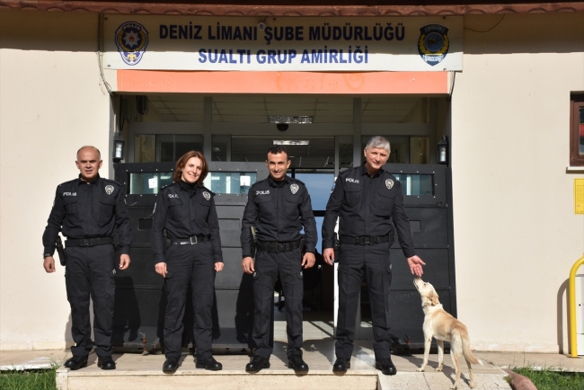 Garip ve Haydut isimli köpekler deniz polisinin maskotu oldu
