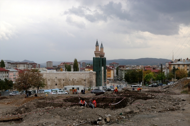 Tarihi Sivas Kalesi açık hava platosuna dönüştürülüyor