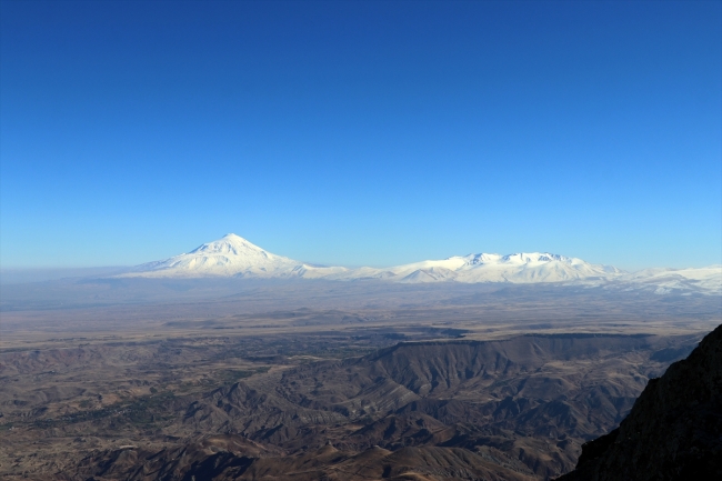 "Türkiye'nin çatısı" Ağrı Dağı beyaza büründü