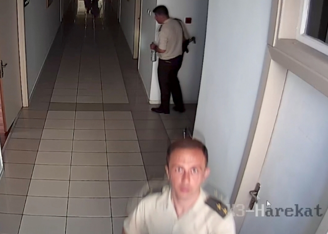 Darbeci üsteğmen, parçaladığı kamera tarafından kaydedildi