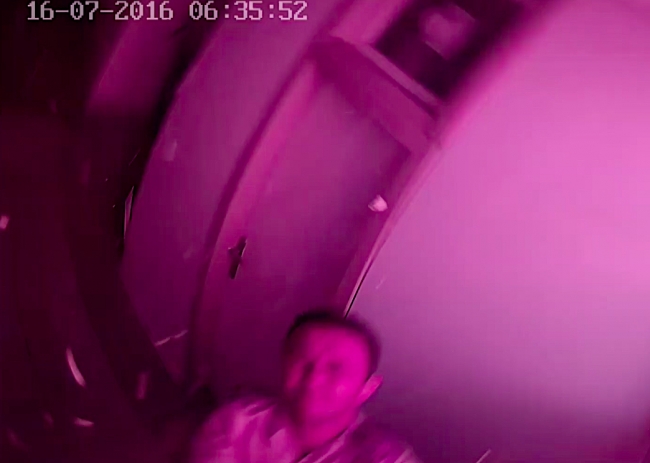 Darbeci üsteğmen, parçaladığı kamera tarafından kaydedildi