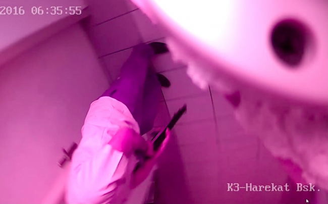 Darbeci üsteğmen, parçaladığı kamera tarafından kaydedildi