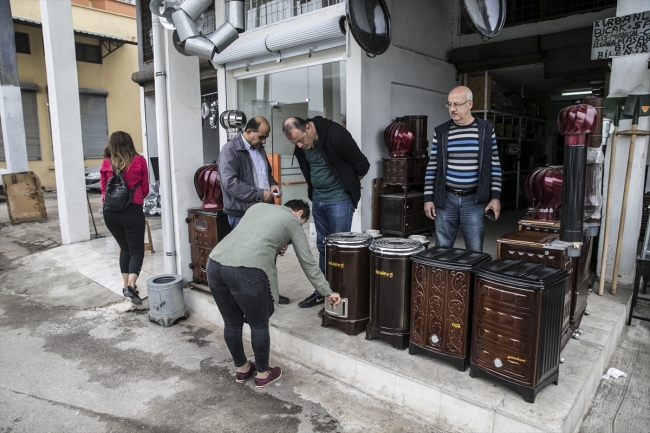 Çırak olarak mesleğe başladığı çarşının 26 yıldır başkanı