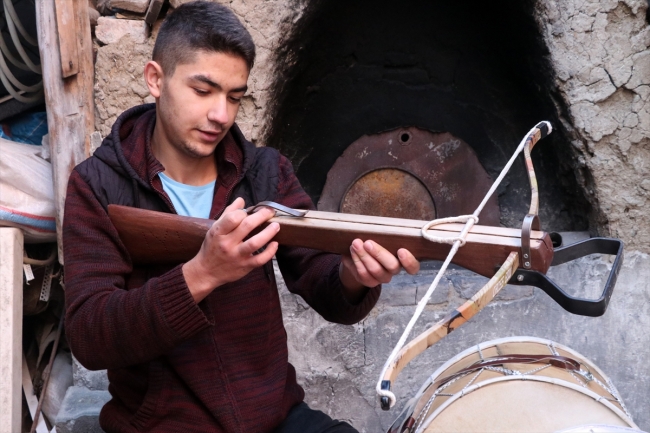 Bolulu lise öğrencisi okçuluk malzemesi üretiyor