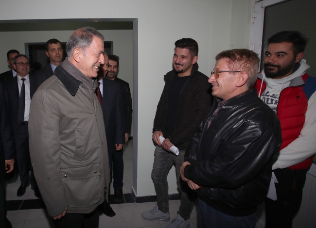 Milli Savunma Bakanı Akar'dan askerlik şubesine sürpriz denetim