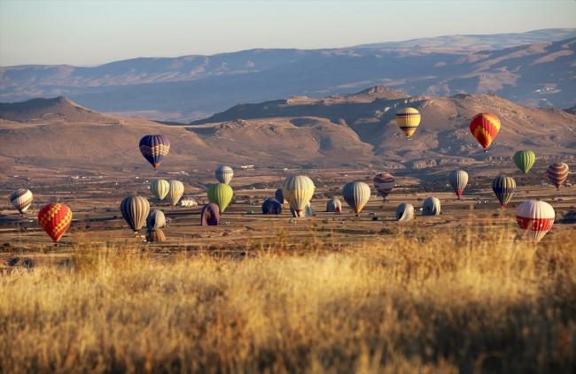 Kapadokya ziyaretçilerine masalsı bir tatil yaşatıyor