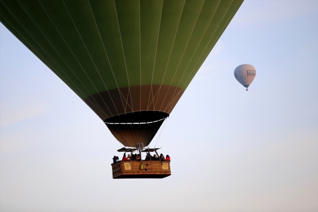 Kapadokya ziyaretçilerine masalsı bir tatil yaşatıyor