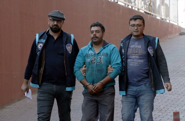 Zorla araç camı silip para isteyen kişi gasptan gözaltına alındı