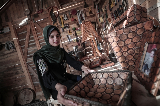 Gazzeli kardeşlerin ahşap tasarımları gelir kapısı oldu