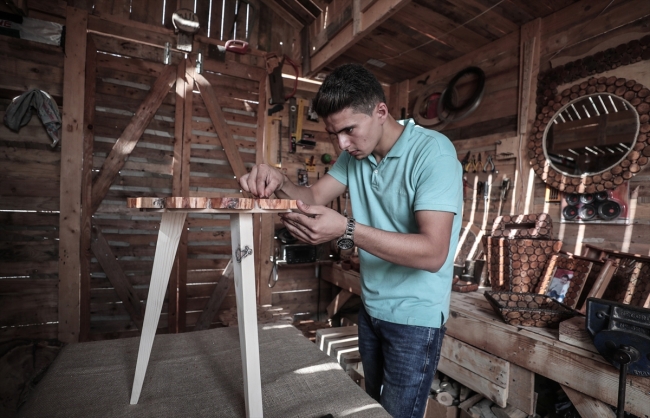 Gazzeli kardeşlerin ahşap tasarımları gelir kapısı oldu