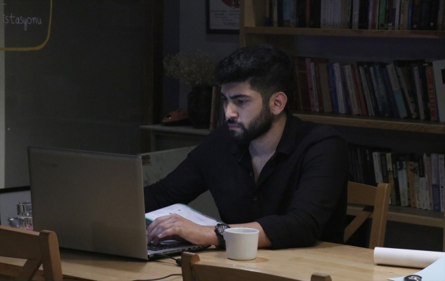 Adana'da "nöbetçi kütüphane" okurların katkısıyla büyüyor