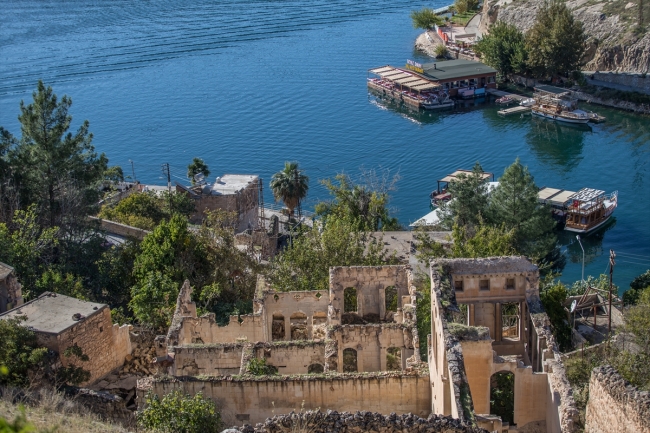 Tarihi taş evleriyle öne çıkan Halfeti'de sonbahar