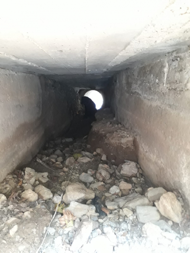 Jandarma, teröristlerin yola tuzakladığı patlayıcıyı bulup imha etti