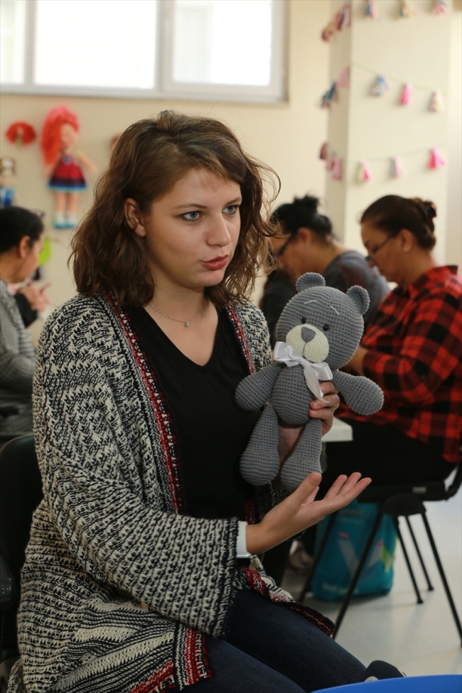 Annelerden kimsesiz çocuklara organik oyuncak