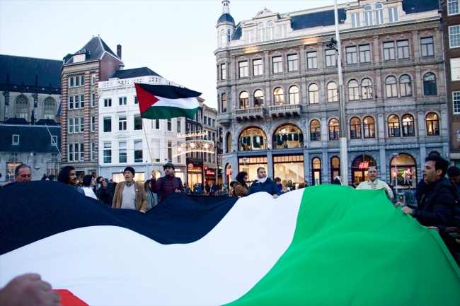 Hollanda'da Filistin gösterisinde İsrail taraftarından provokasyon