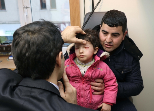 Anne karnında kapanan gözleri Türkiye'de ışığa kavuştu