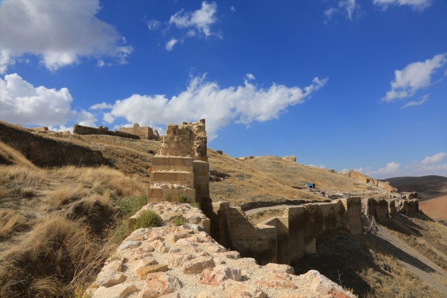 Bayburt Kalesi'nde tarih gün yüzüne çıkıyor