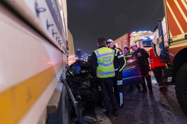 TEM Otoyolu'nda zincirleme trafik kazası: 1 ölü, 2 yaralı