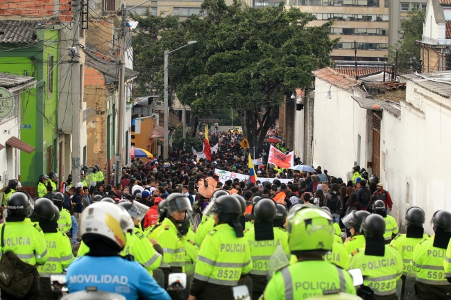 Kolombiya'da protesto gösterileri şiddete dönüştü